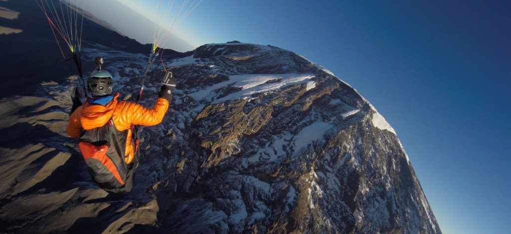 Kilimanjaro Paragliding, Julian in der Luft
