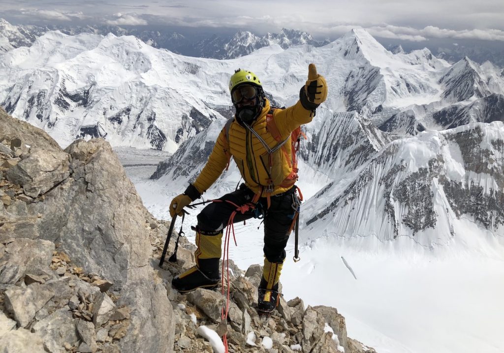 Bergsteiger Adam Bielecki auf dem Westgrat des G2 im Karakorum