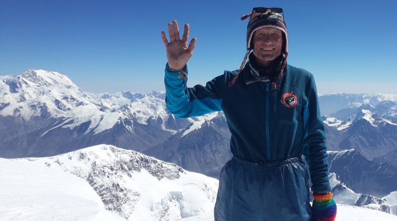 Alexander Chechulin - Muztagh Ata (7509m) Summit
