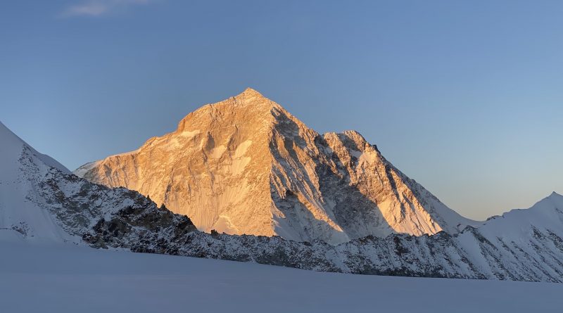 Makalu Sunset - Nepal 8000m Mountain
