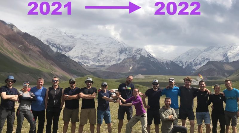 2022 Happy New Year für Bergsteiger und Bergexpeditionen