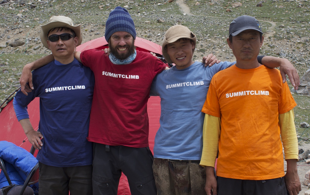 7-Muztagh-Ata-Kitchen-Basecamp-Team           