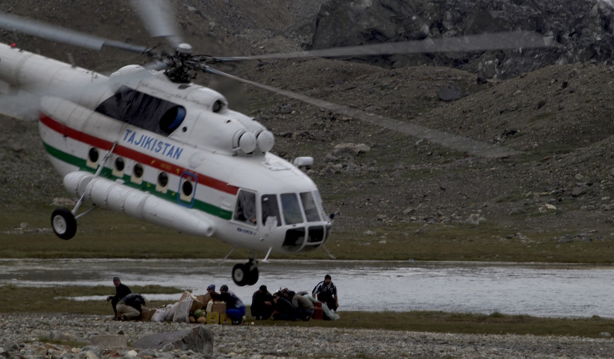 Pamir-Heli-Landung