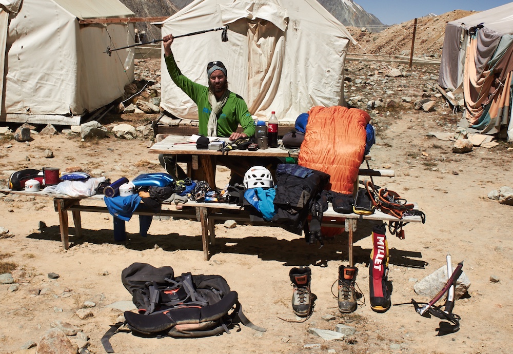 Pamir-Felix-Berg: Rast und Organisation im Basislager                            