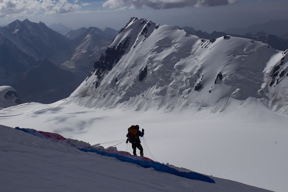 Pamir-Felix-Berg: Paragliding Matthias                             