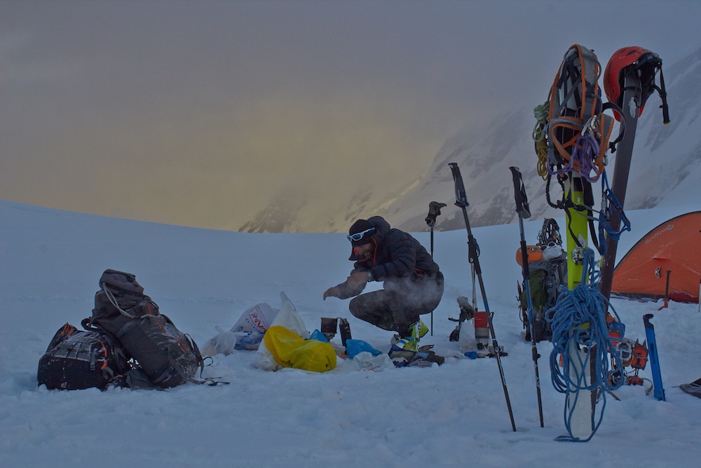 Pamir-Felix-Berg: Lager im Abstieg, 5800m                        