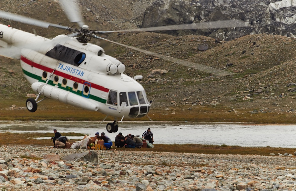 Pamir-Felix-Berg: Helicopter Take-Off at Basecamp                        