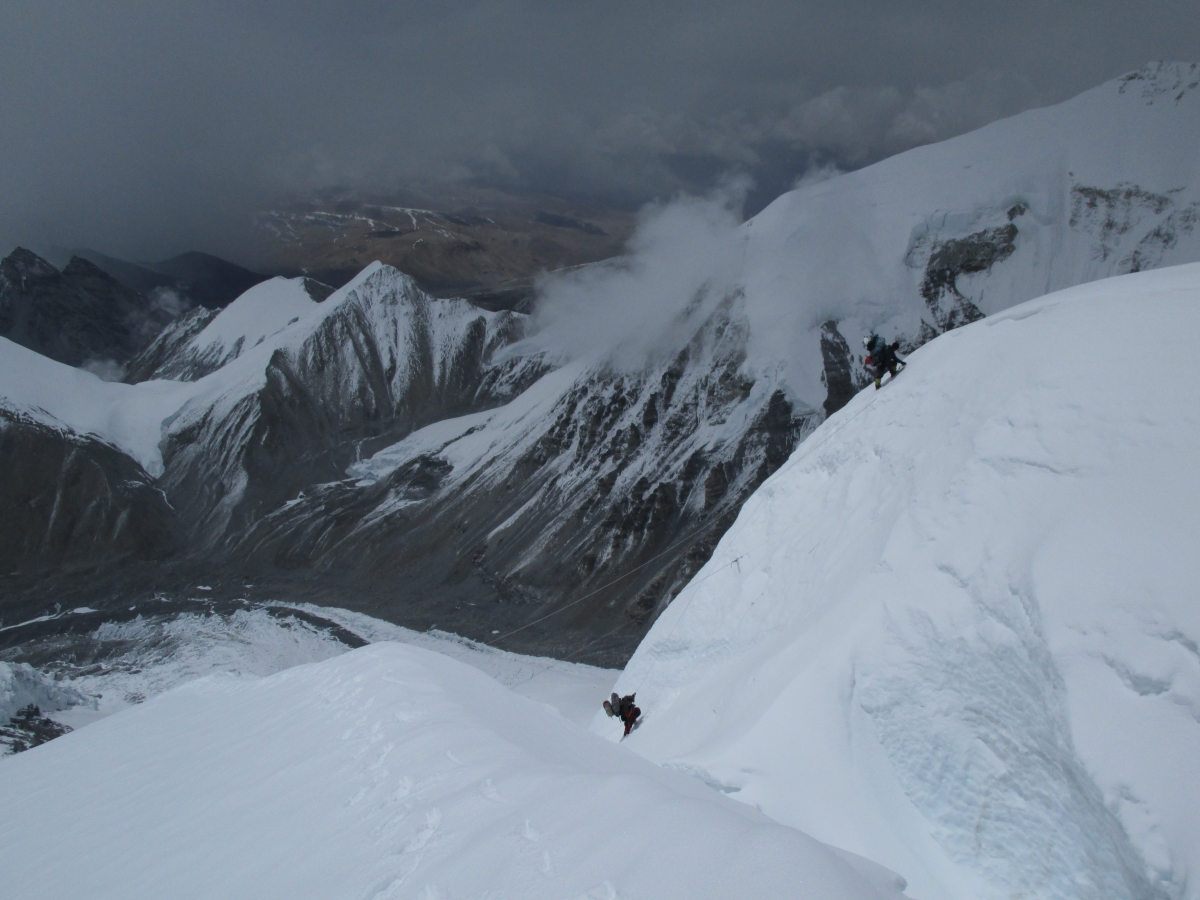 Climbers helping each other. Photo Robert Westreicher  