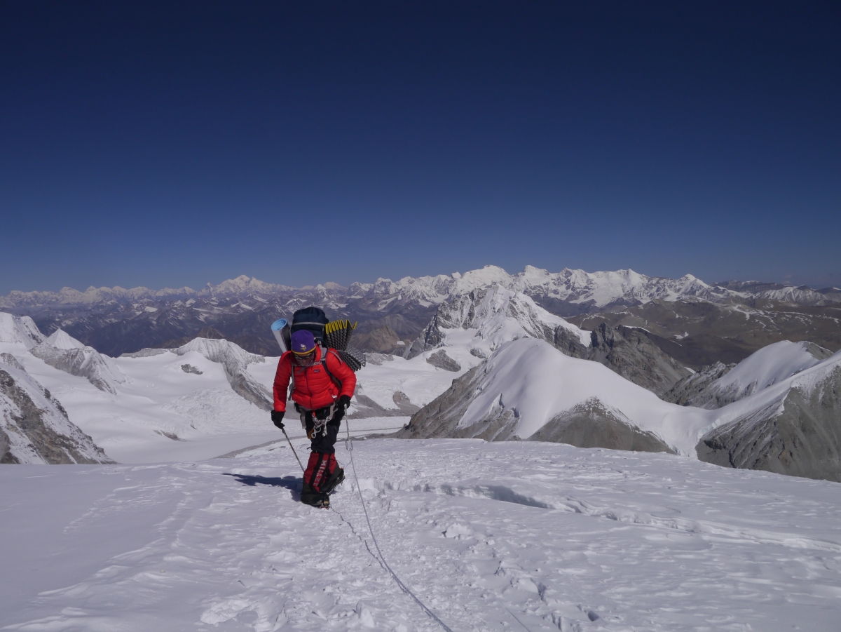 Climbing to next camp. Photo Rasmus Kragh  