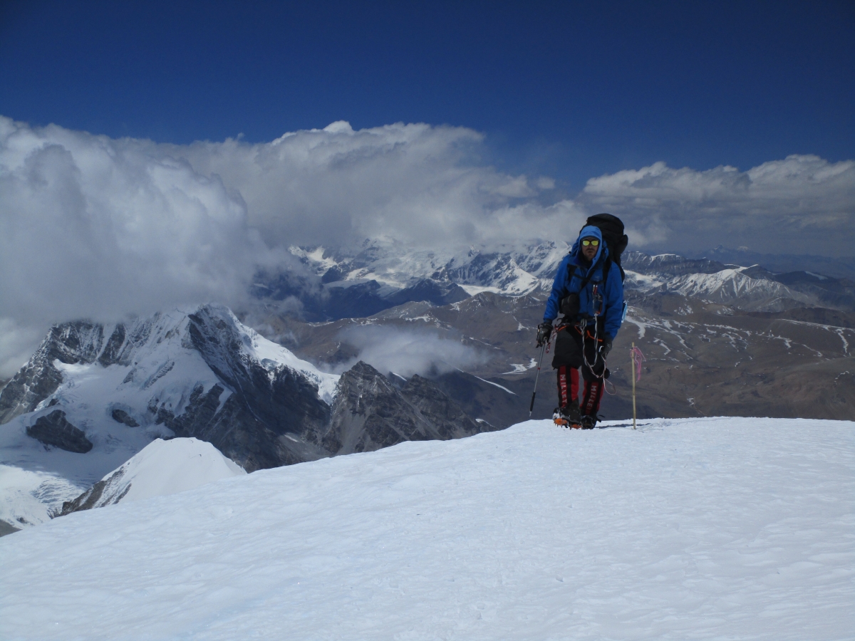 Hiking up from camp 1. Photo Robert Westreicher  