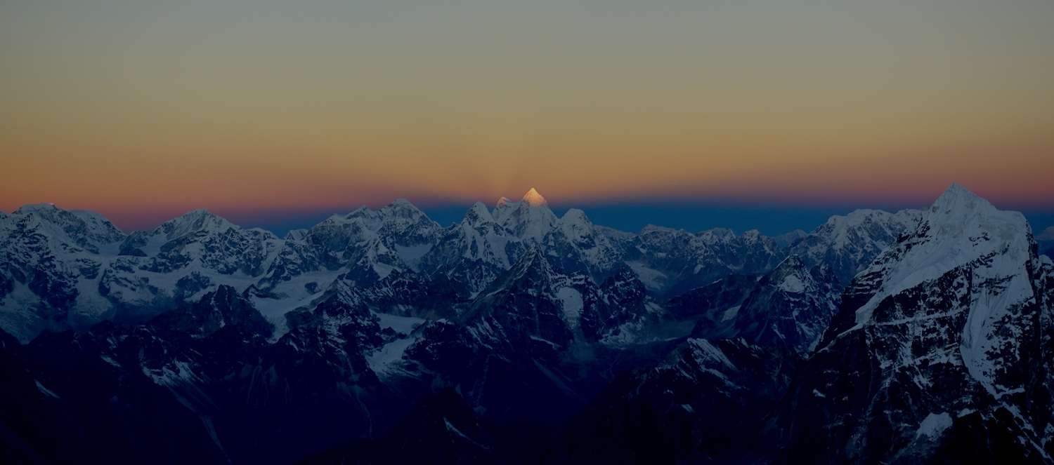 Summit-Ama-Dablam-Sunrise-Panorama               