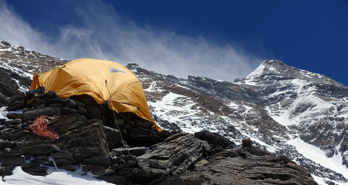 Everest-Nord-Tent-at-Camp-2-looking-at-Summit-of-Everest (c) Hubert Klaus