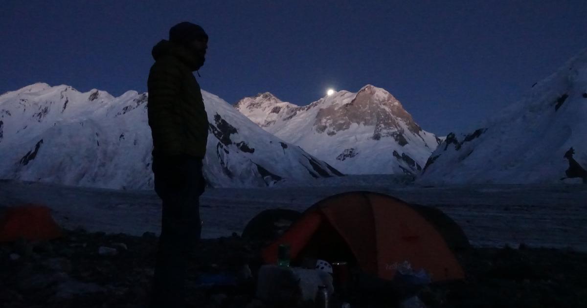 Khan-Tengri-Camp1-moonlight