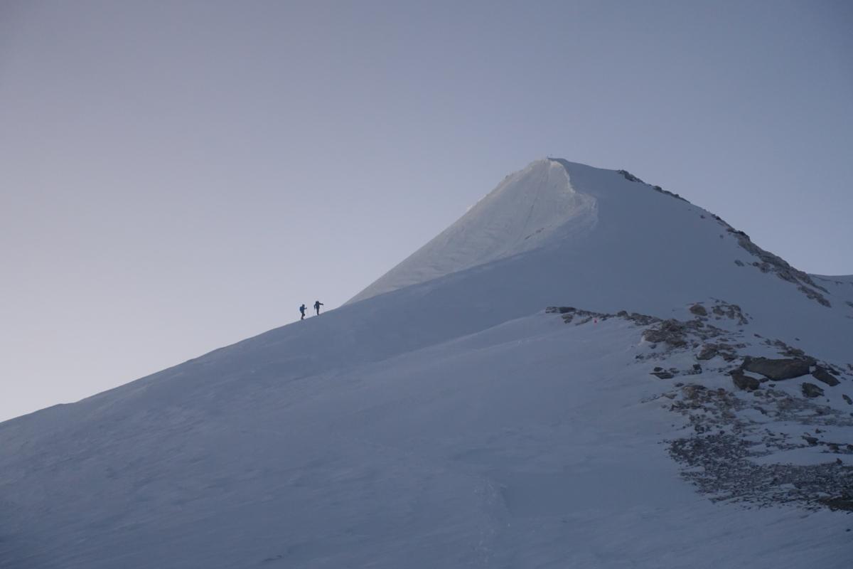 SummitClimb Pik Lenin 4 fix rope passage