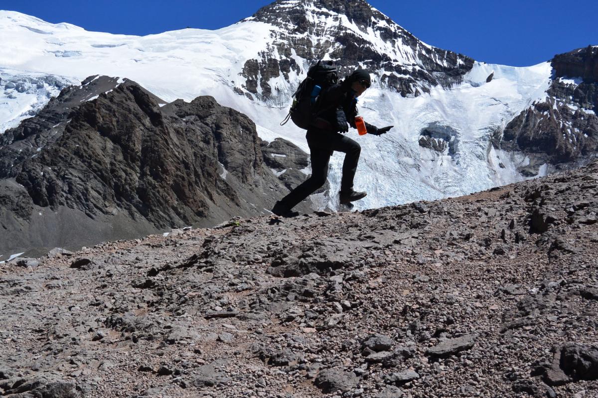 Matthias flying up the montain, literally - Photo Diamon Pon