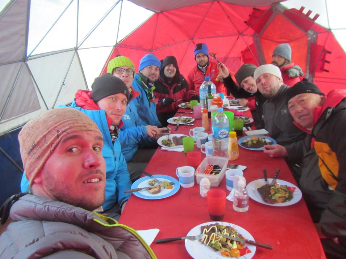 Our lunch table at 4300m - Photo Maximo Kausch SummitClimb.de